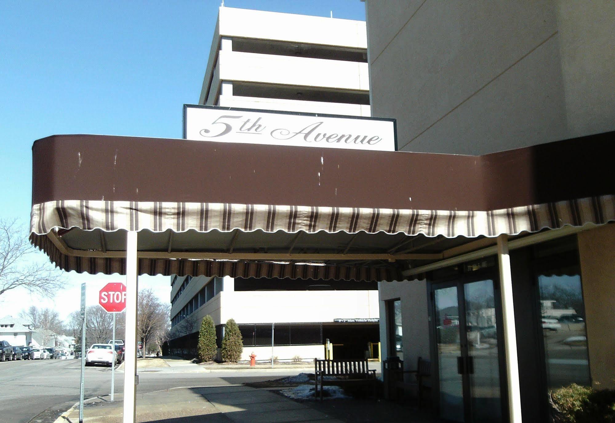 5Th Avenue Inn & Suites Rochester Bagian luar foto