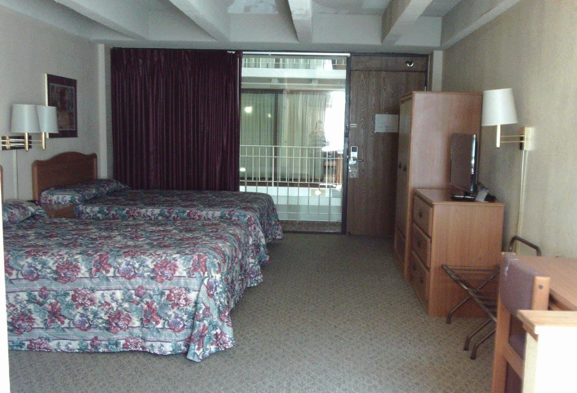 5Th Avenue Inn & Suites Rochester Bagian luar foto